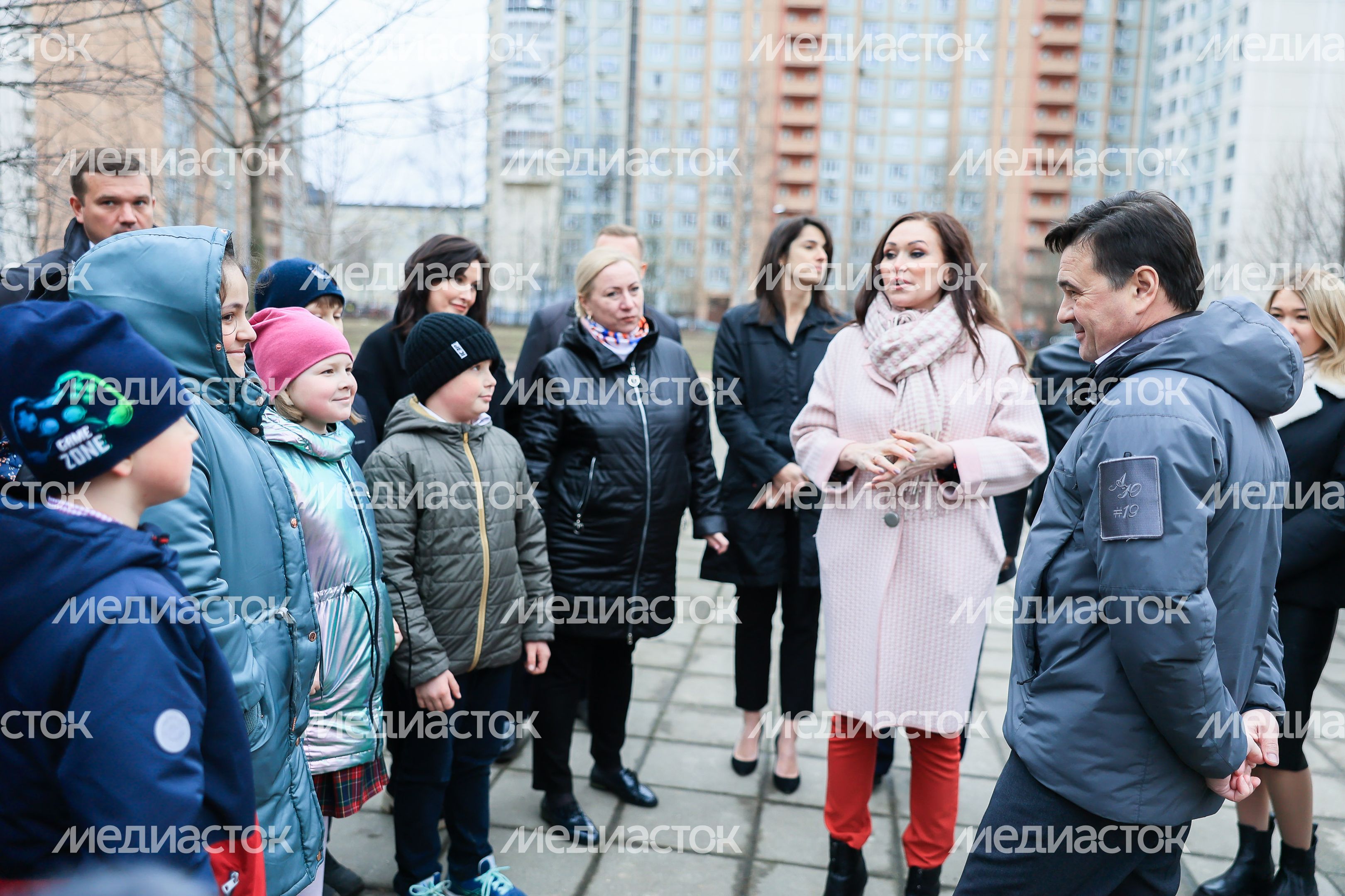 Проверка хода строительства пристройки к школе №14 в Долгопрудном Губернатором Подмосковья