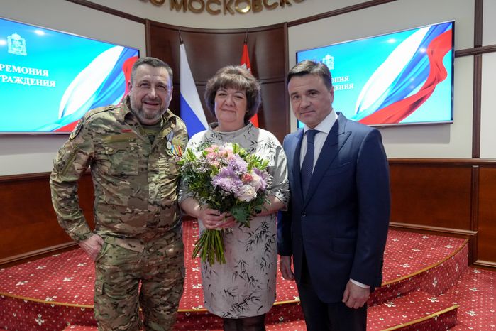 Андрей Воробьев вручил государственные награды добровольцам БАРСа