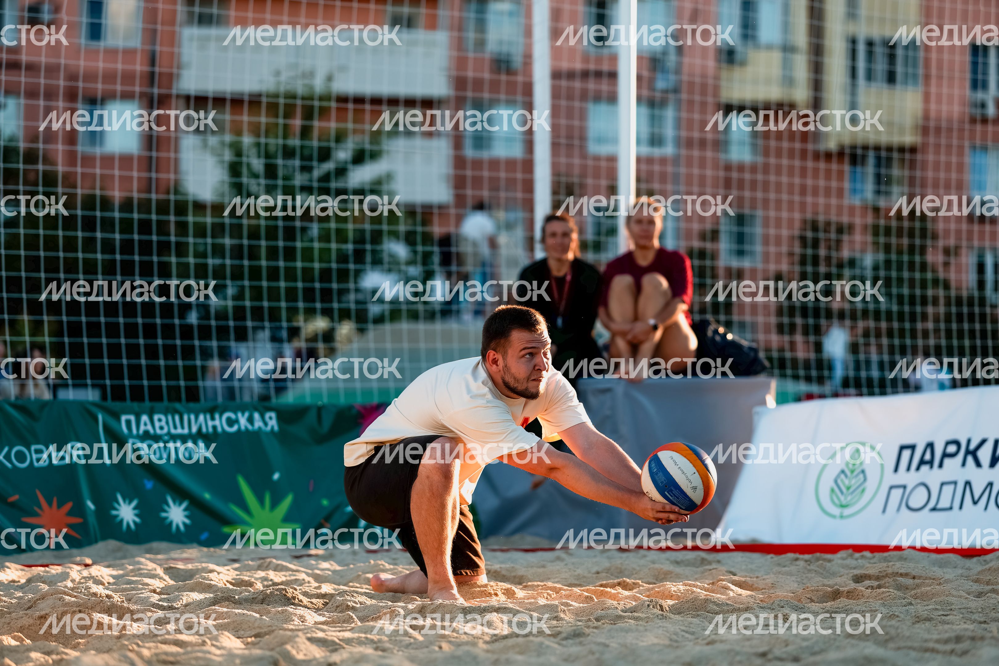 Пляжный волейбол на новой площадке «Пойма volley» в Красногорске Пляжный волейбол на новой площадке «Пойма volley» в Красногорске