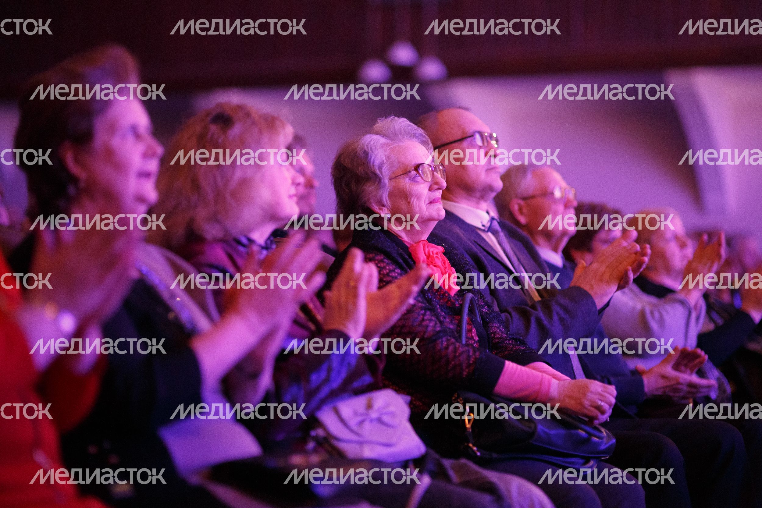 Поздравление жительниц Подмосковья от актера театра и кино, режиссера Никиты Высоцкого