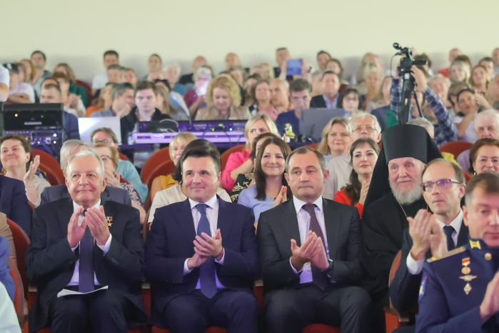 Андрей Воробьев вручил областные награды сотрудникам «ВПК «НПО машиностроения»