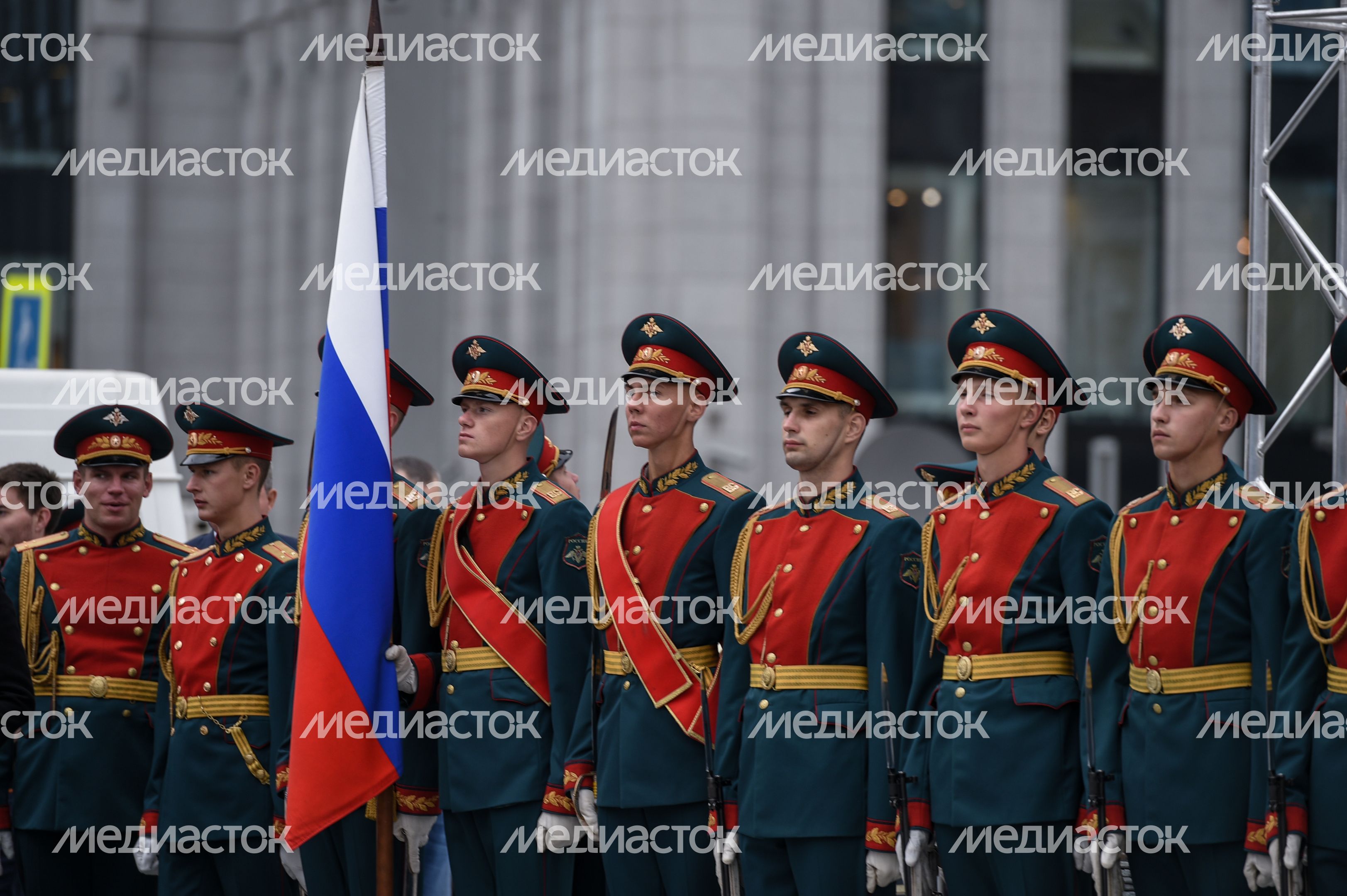 В Москве торжественно открыли памятник Михаилу Калашникову