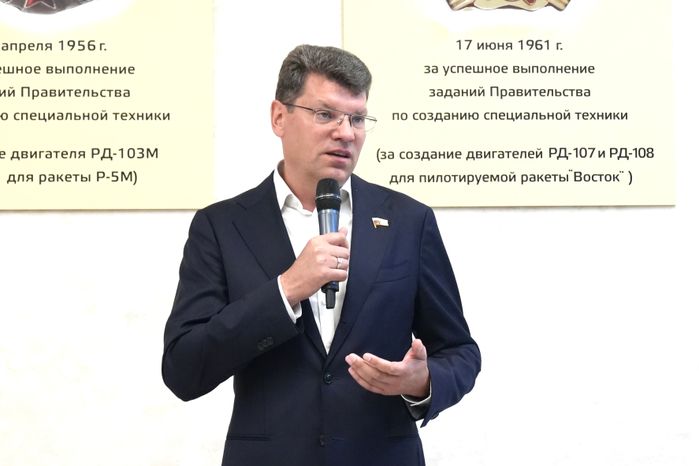 Денис Кравченко наградил лучших сотрудников "НПО Энергомаш им. академика В.П. Глушко"
