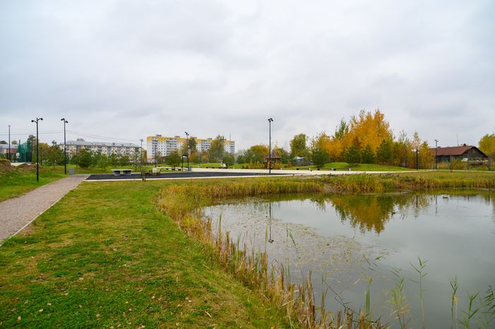 Набережная в парке культуры и отдыха «Дулевский» в Ликино-Дулево осенью