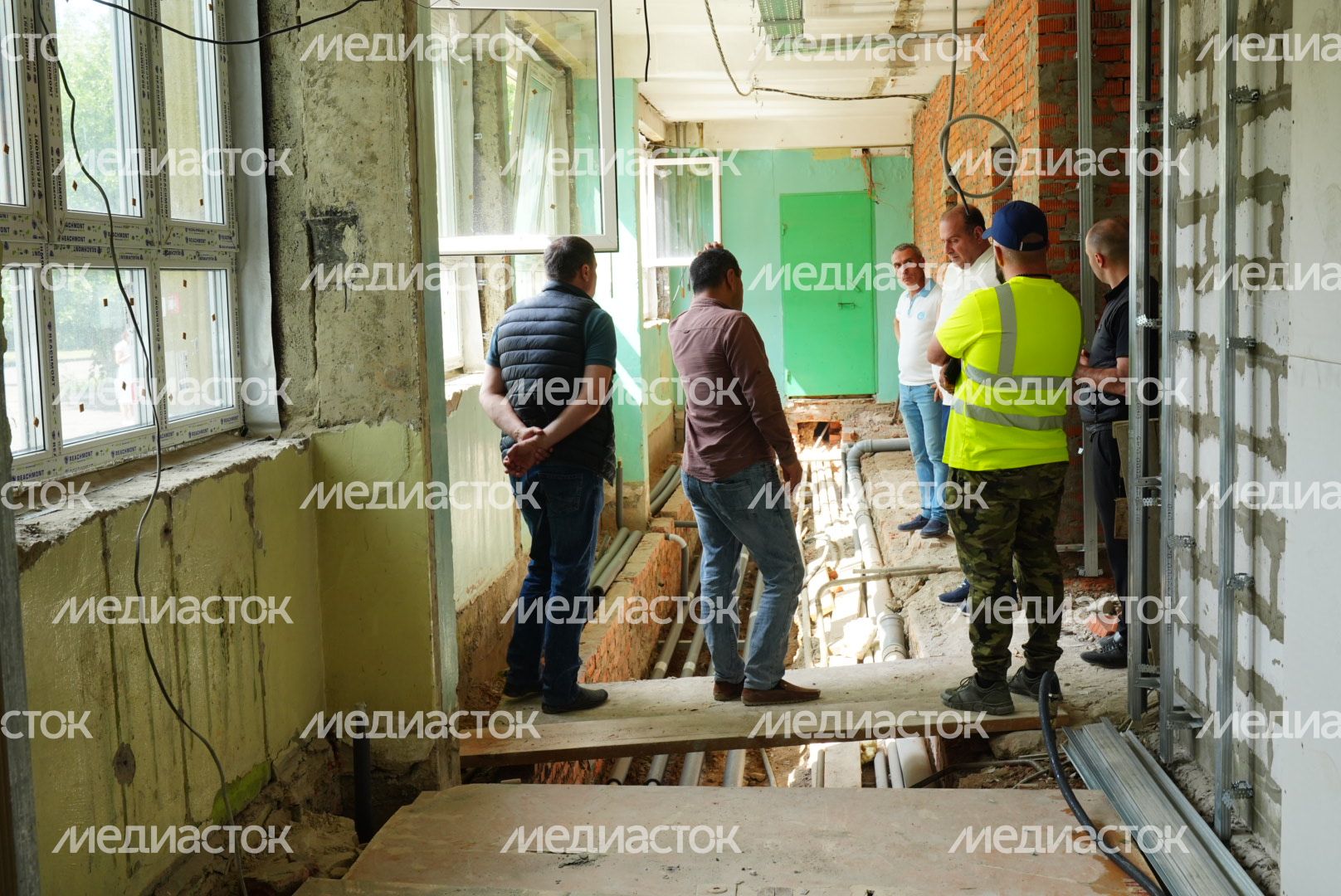 Проверка хода капремонта школы во Фрязино Губернатором Подмосковья