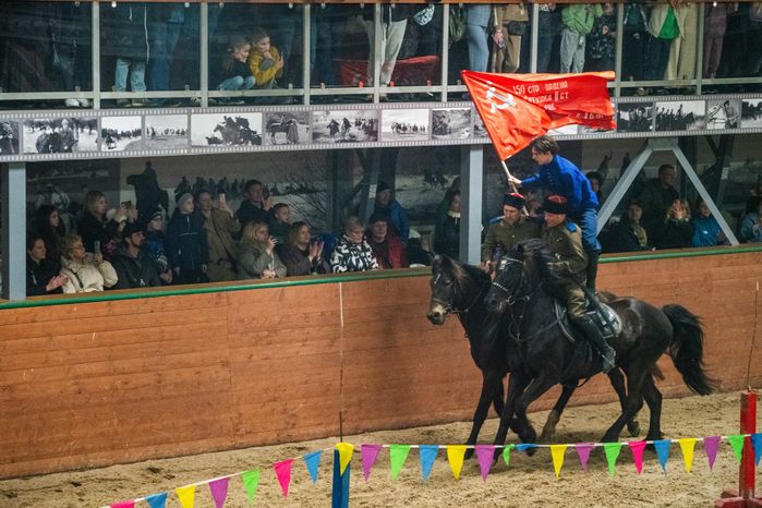 Конное представление «Наша весна! Наша Победа!» в парке «Патриот»