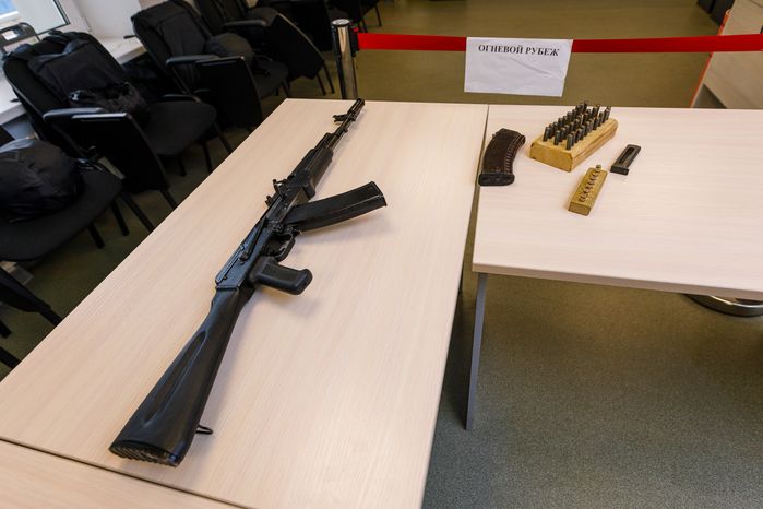 Практические занятия по стрельбе студентов в Волоколамском филиале Красногорского колледжа