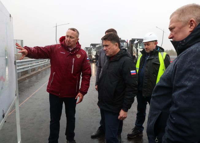 Андрей Воробьев вместе со строителями дал старт движению по новому участку ЮЛА