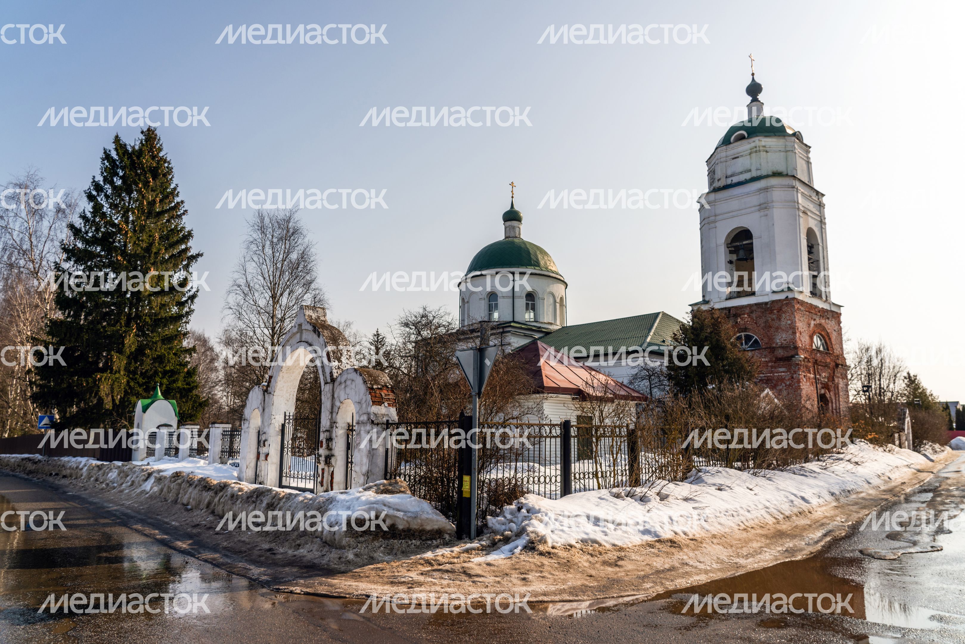 Церковь Троицы Живоначальной (Троицкий храм) в деревне Троице-Сельцо округа Мытищи