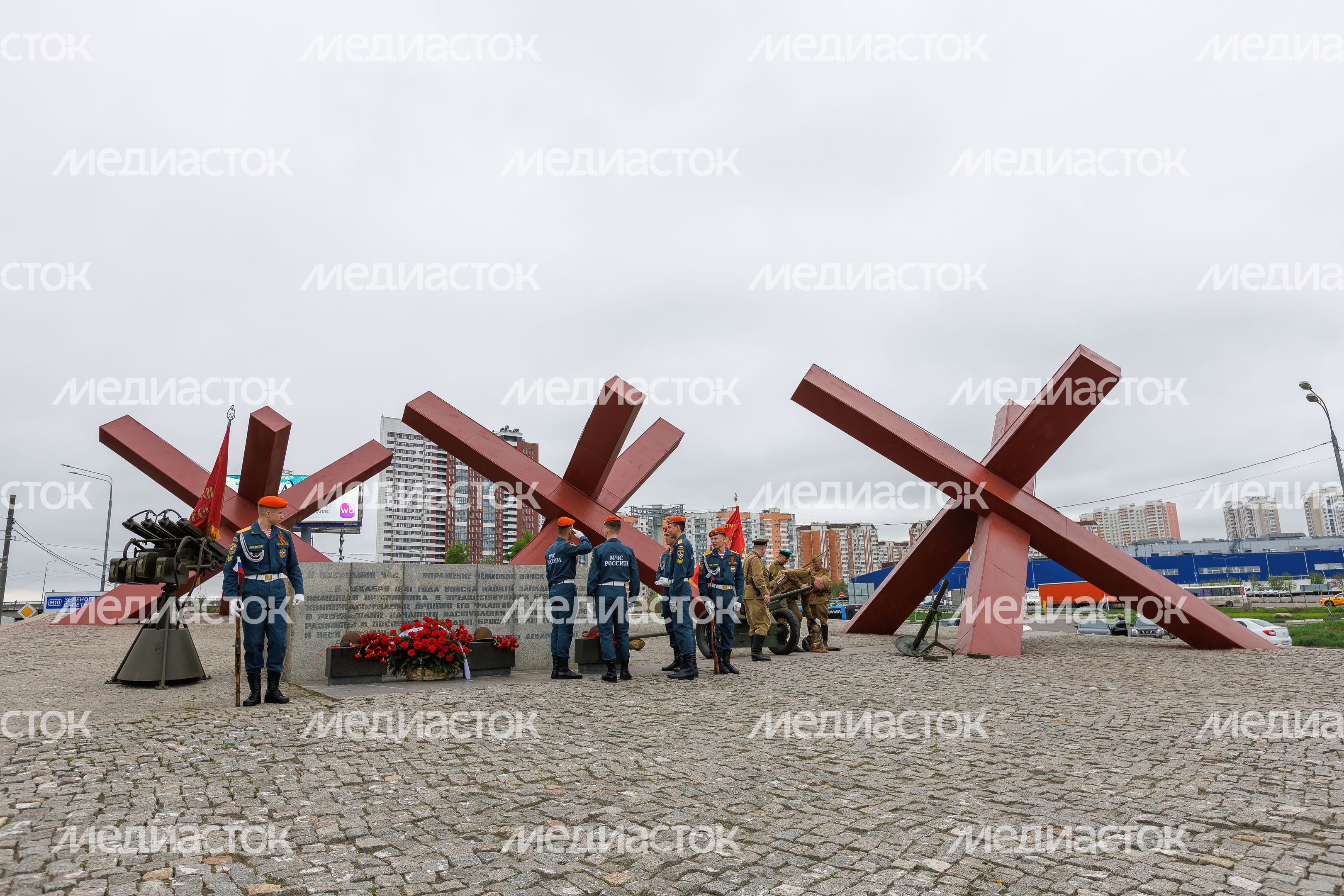 Монумент «Противотанковые ежи» в Химках Монумент «Противотанковые ежи» в Химках