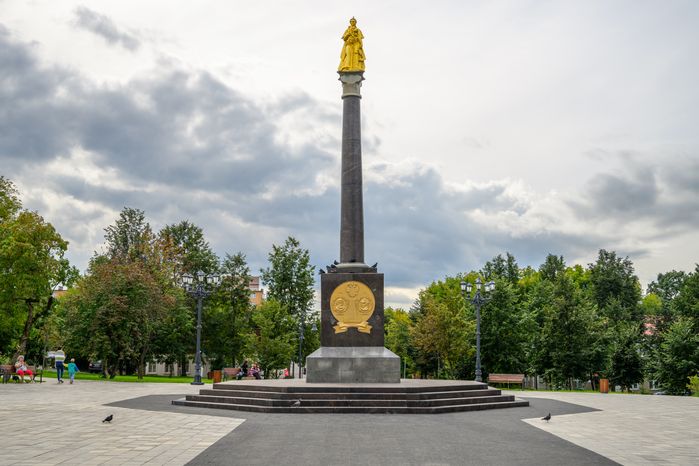 Памятник Екатерине II в сквере Бугрова в Ногинске Богородского округа