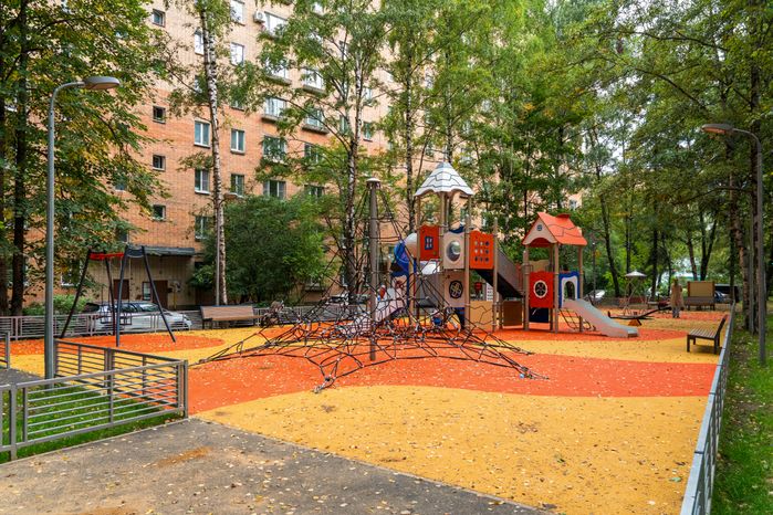 Новая детская площадка во дворе дома №11 по улице Вокзальной в Одинцово