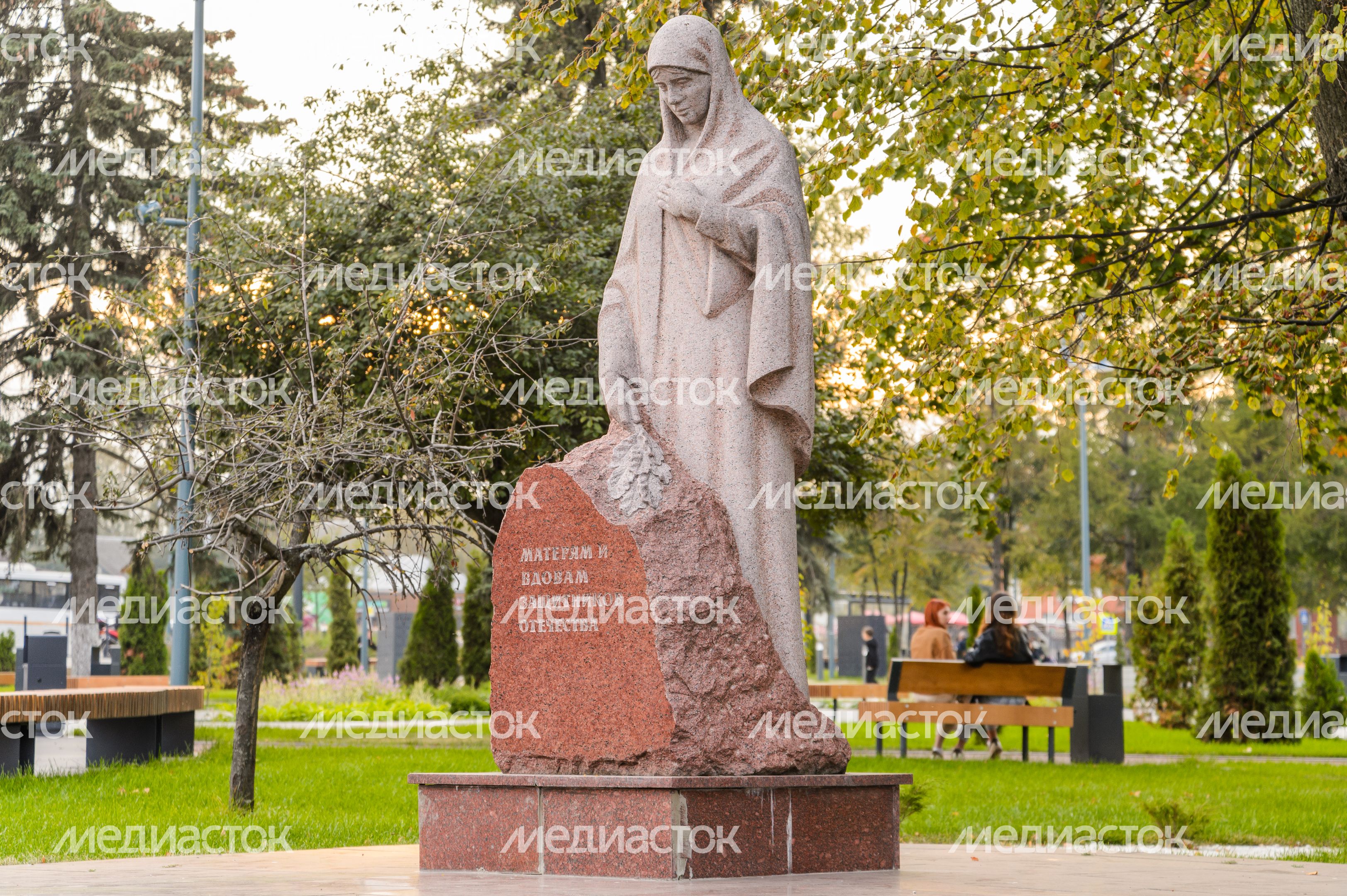 Бронницы. Памятник Матерям и вдовам защитников Отечества Бронницы. Памятник Матерям и вдовам защитников Отечества