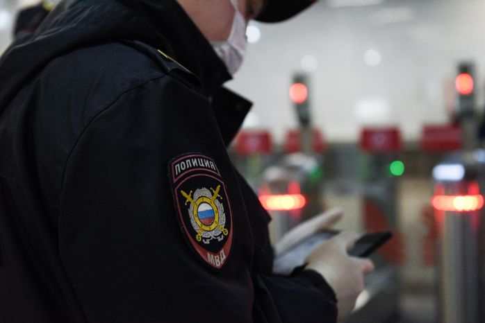Проверка электронных пропусков в московском метро