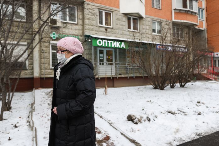 Люди в масках в период эпидемии коронавируса