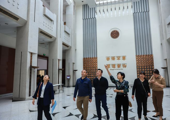 Посещение университета и школы Цинхуа в Пекине Губернатором Подмосковья
