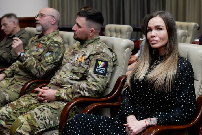 Андрей Воробьев вручил госнаграды бойцам БАРСа и бригады ГРОМ "Каскад"
