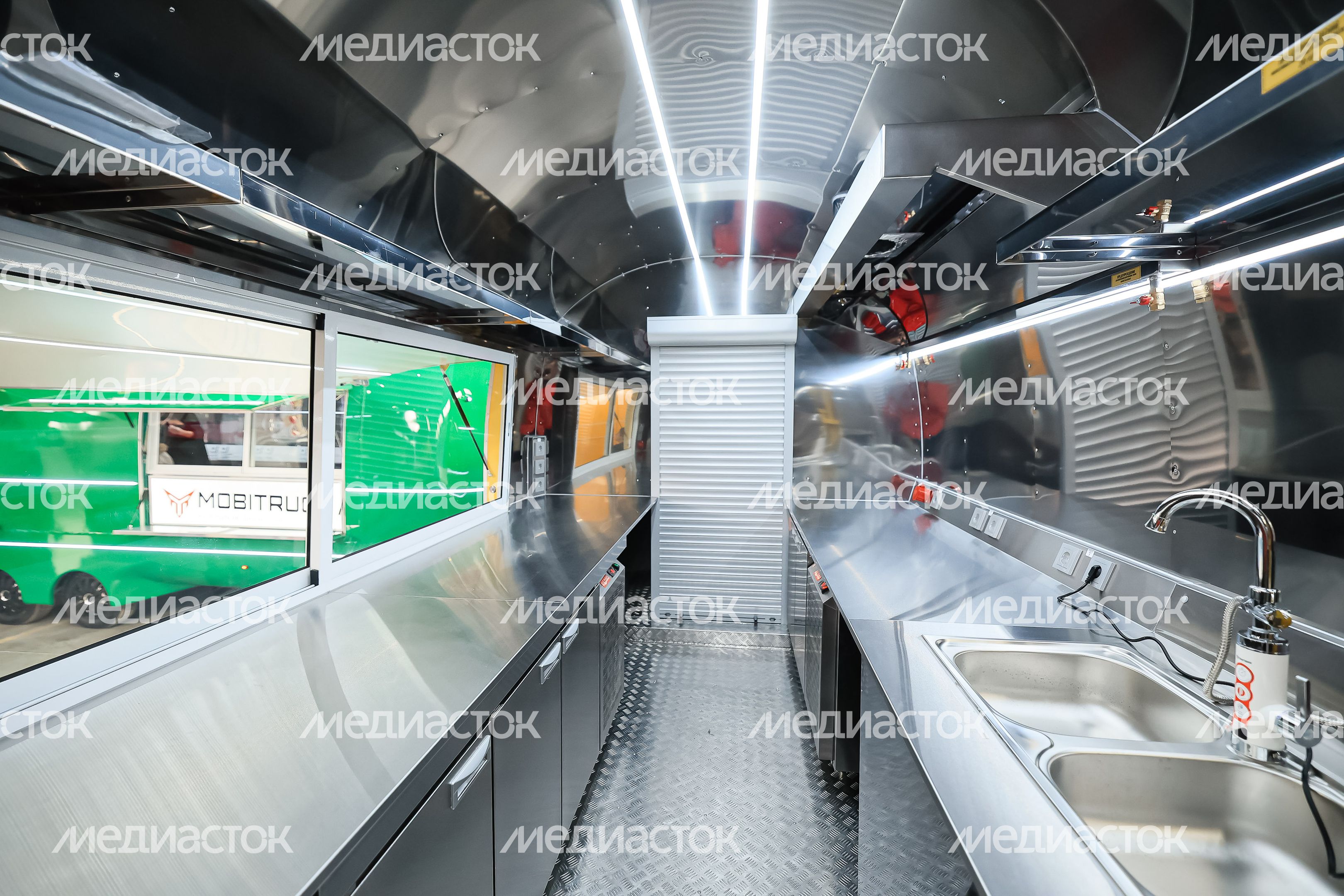 Посещение губернатором производства мобитраков в Истре