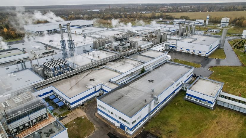 Молкомбинат "Чеховский" - самый большой завод молочной продукции в России