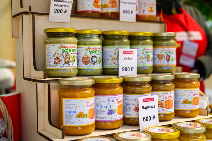 Ярмарка продуктов питания, произведенных в Подмосковье, на гастрономическом фестивале «Вкусы России» 2026 на ВДНХ