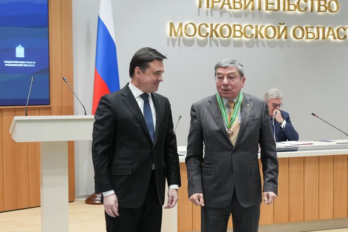 Андрей Воробьев поблагодарил общественников за работу и вручил им областные награды