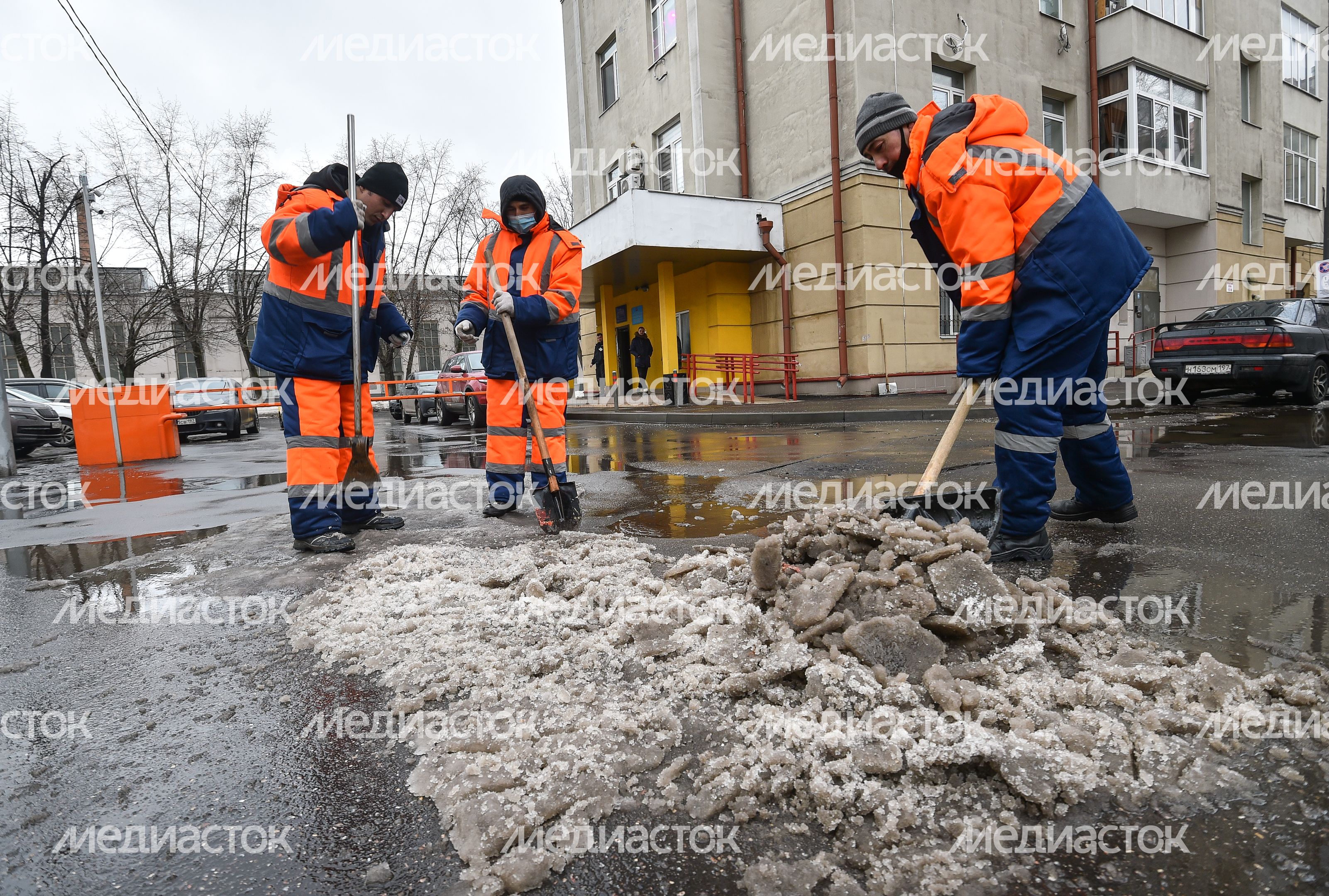 Ликвидация последствий резкого потепления в Москве