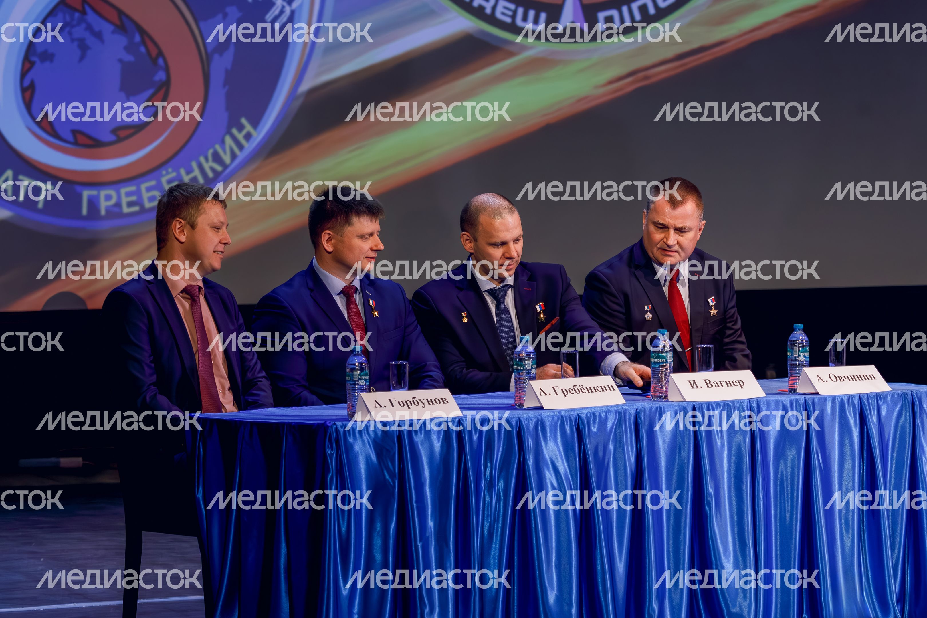Торжественное собрание в честь возвращения космонавтов в Доме космонавтов Звездного городка Торжественное собрание в честь возвращения космонавтов в Доме космонавтов Звездного городка