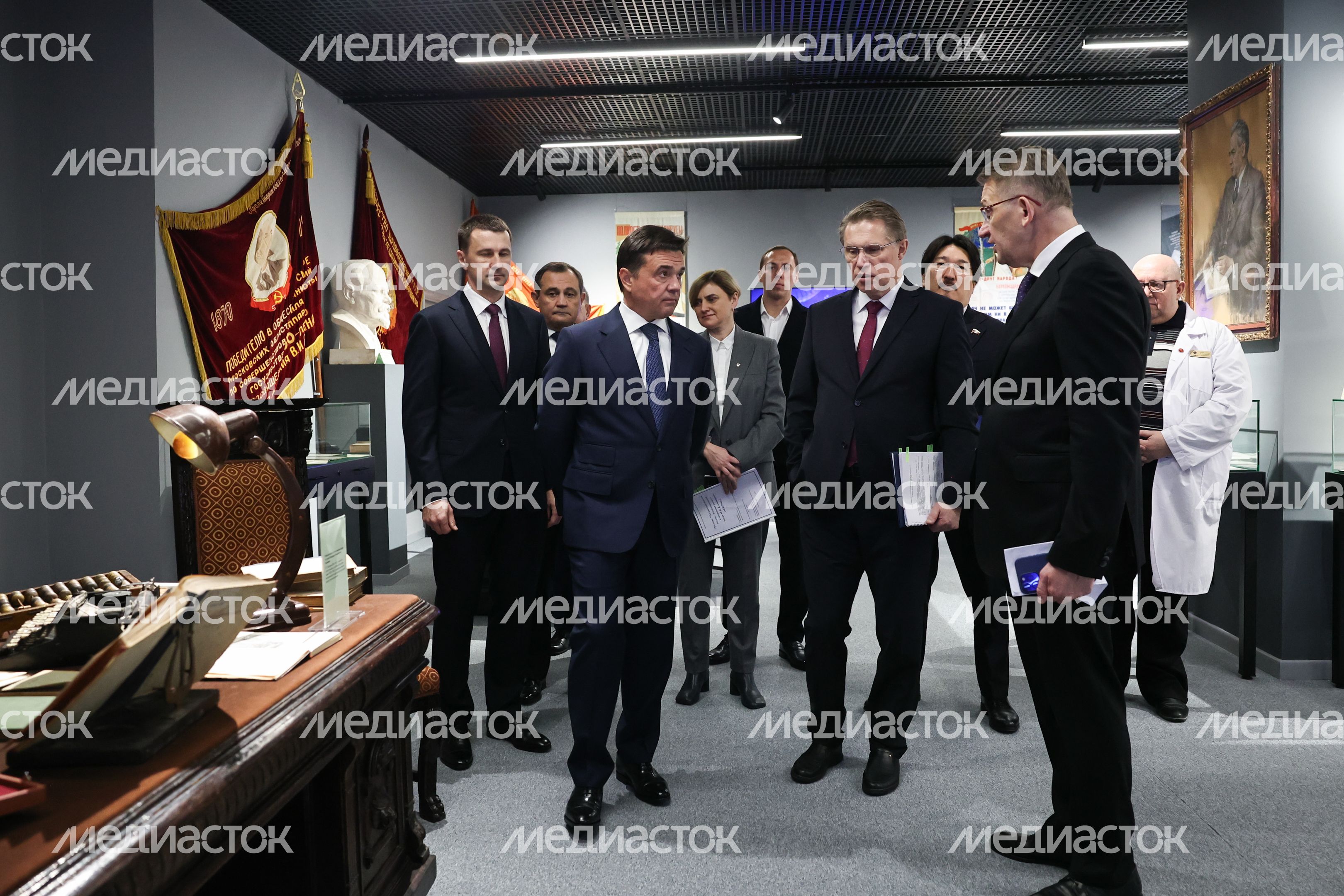 Андрей Воробьев поздравил коллектив МОНИКИ с юбилеем Андрей Воробьев поздравил коллектив МОНИКИ с юбилеем