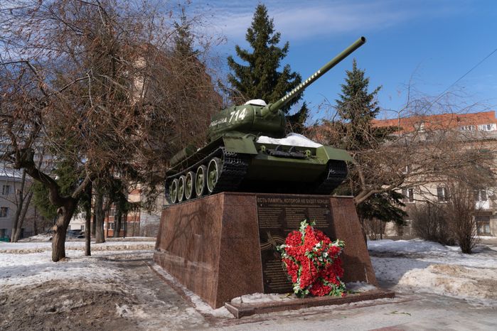 Памятник-танк Мать-Родина