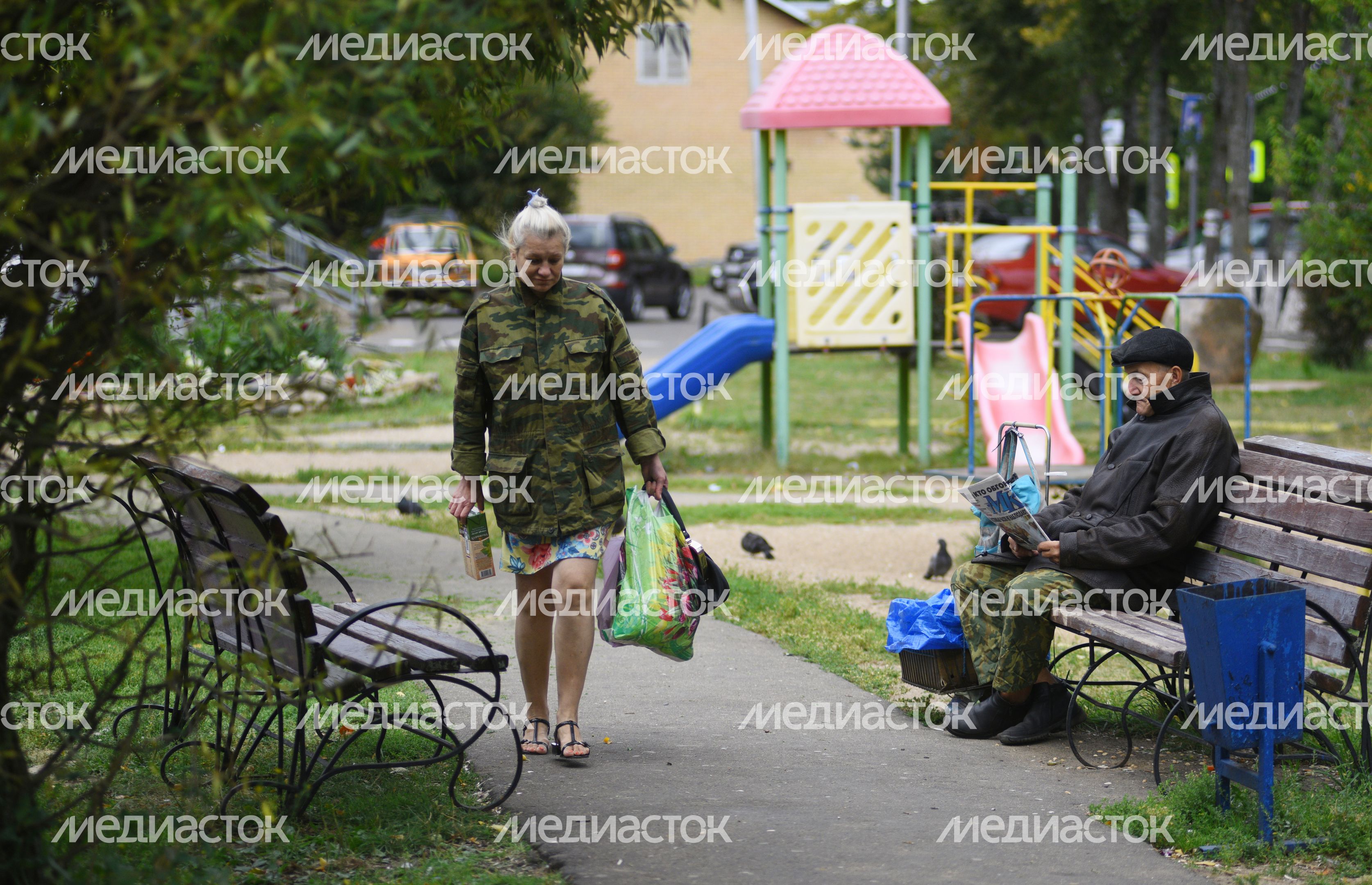 Горожане на детской площадке в Рузе Горожане на детской площадке в Рузе
