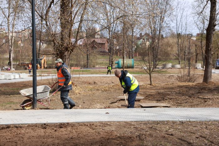 В Щелково продолжается благоустройство Центрального парка