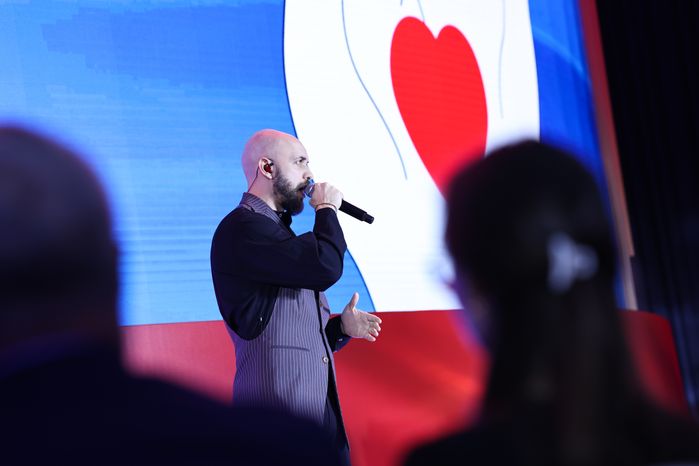 Награждение победителей XIII губернаторской премии "Мы рядом. Доброе дело"