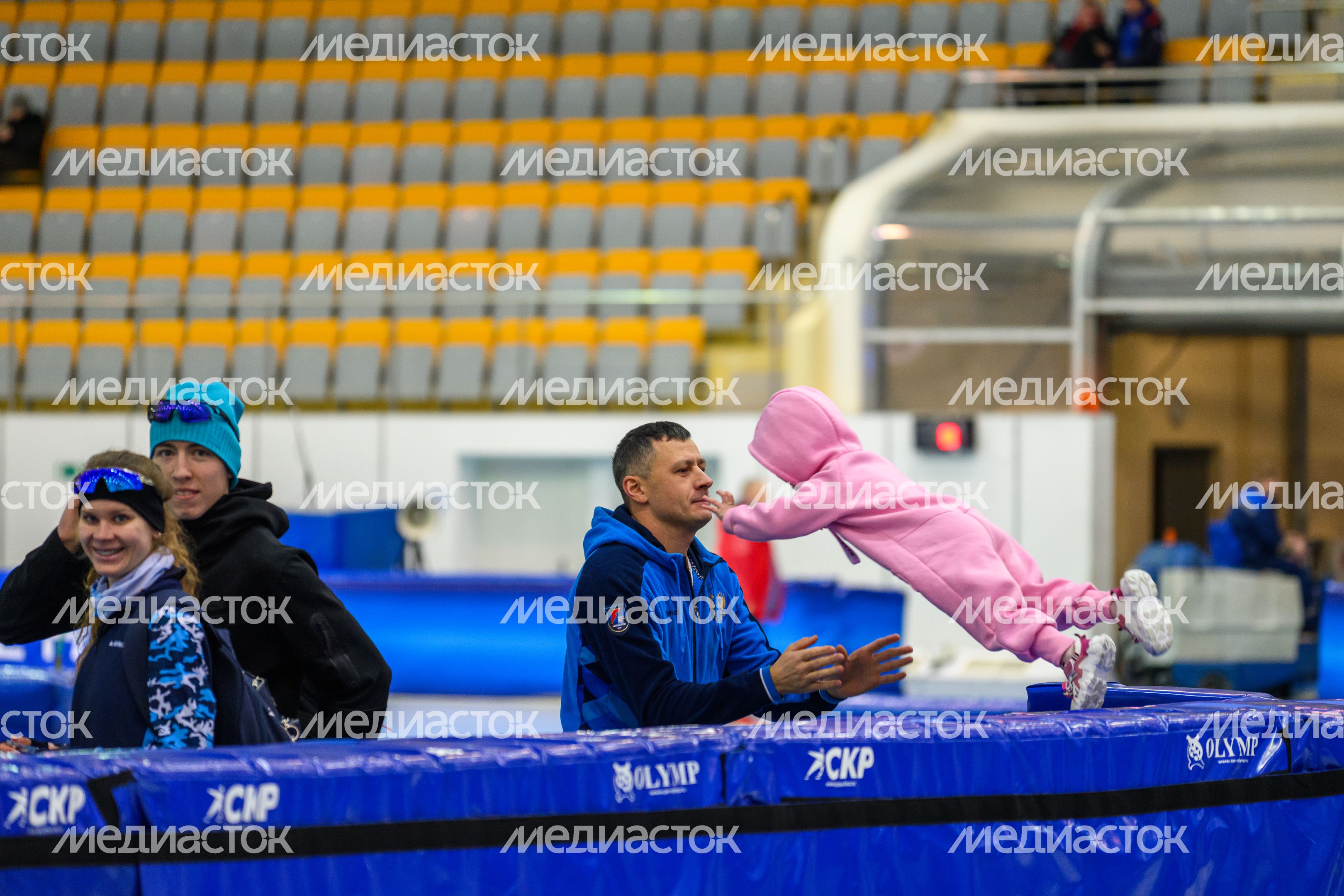 Зрители Чемпионата России 2025 по конькобежному спорту в Коломне Зрители Чемпионата России 2025 по конькобежному спорту в Коломне