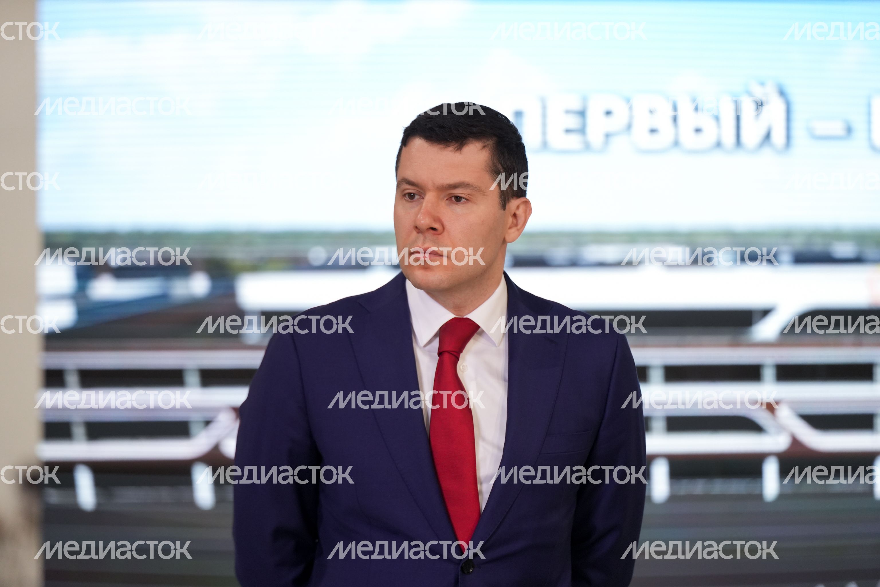 Антон Алиханов запустил первый производственный корпус ГИП "Титан" в Ленинском г.о.