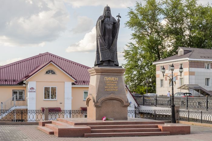 Памятник Патриарху Пимену