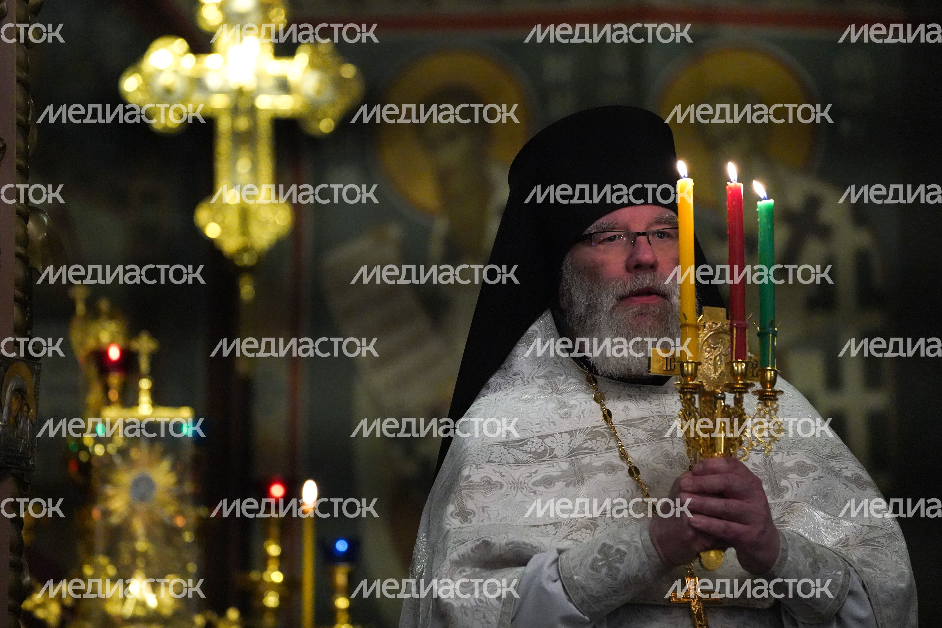 Пасхальная служба в Высоко‑Петровском монастыре в Москве