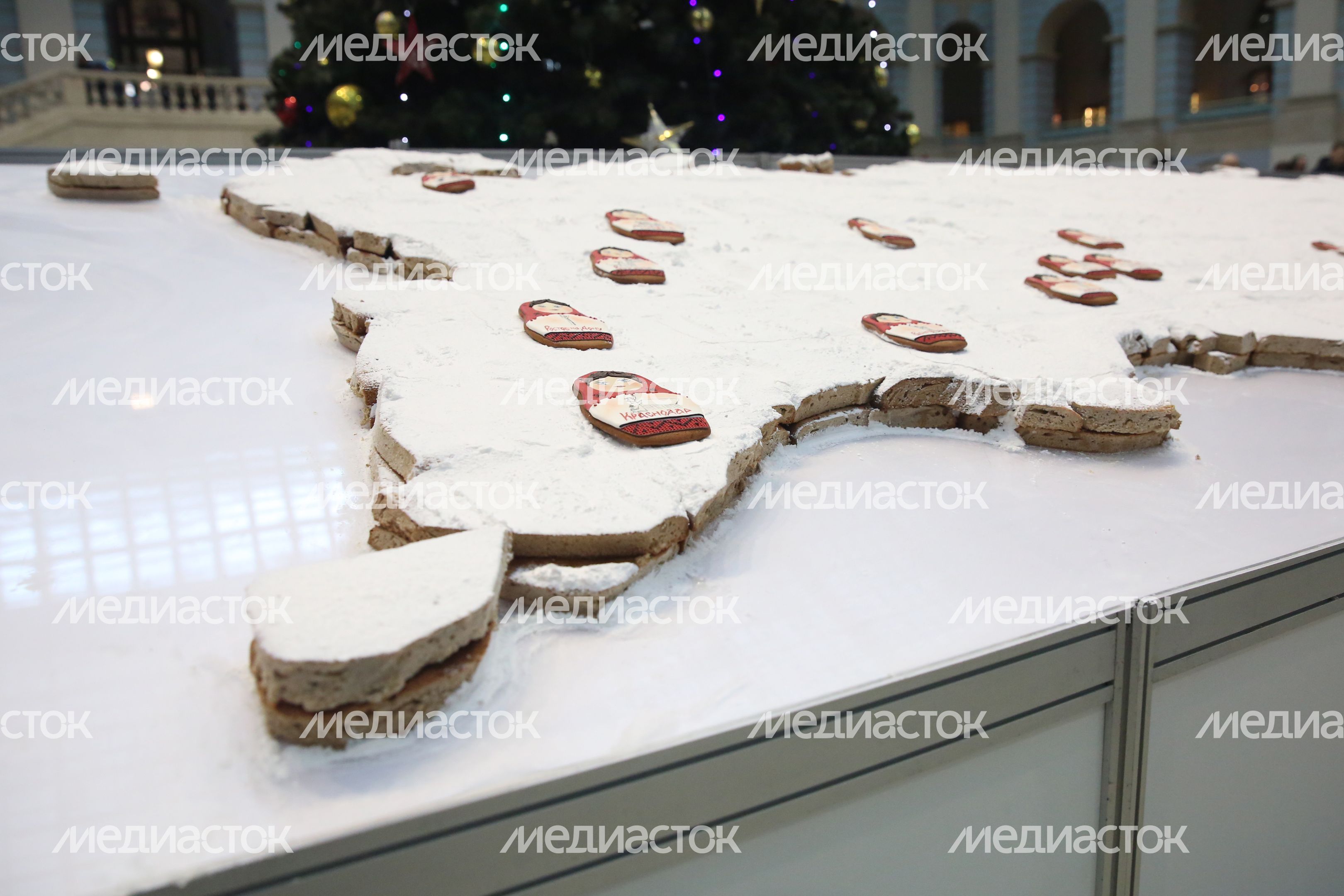 Самая большая коврижка на ярмарке меда в Гостином Дворе