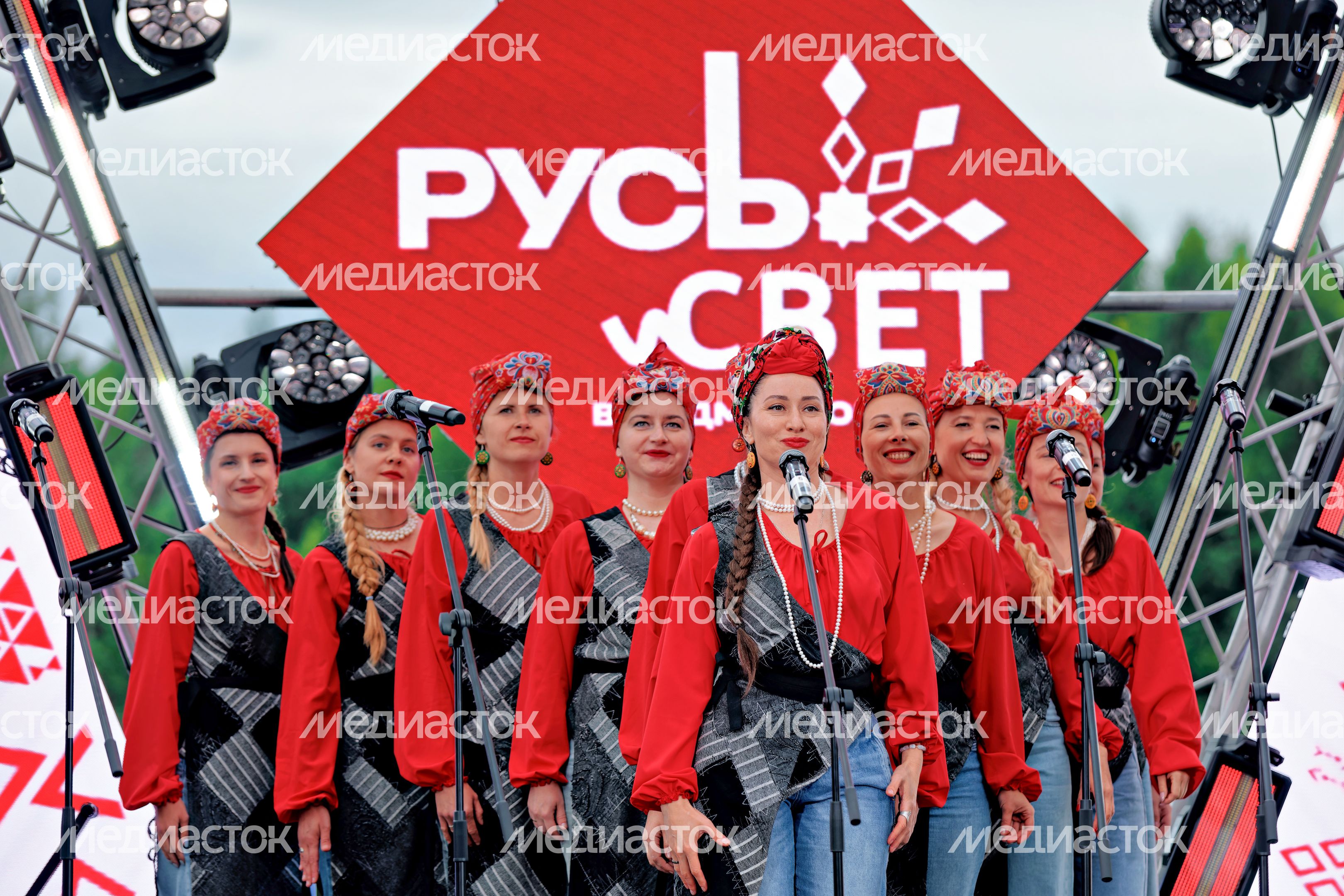 Дарья Винокурова и группа «Семейное дело» из Мытищ заняла 1 место на фестивале этнической культуры «РУСь_СВЕТ» Дарья Винокурова и группа «Семейное дело» из Мытищ заняла 1 место на фестивале этнической культуры «РУСь_СВЕТ»