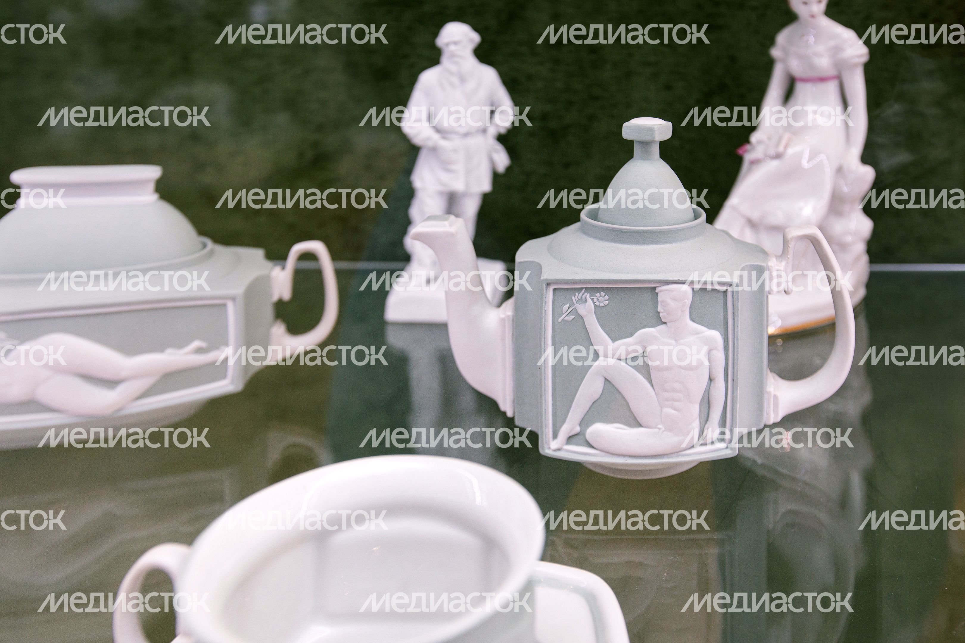 Выставка «Две фарфоровые империи» в Музее-заповеднике «Дмитровский кремль»