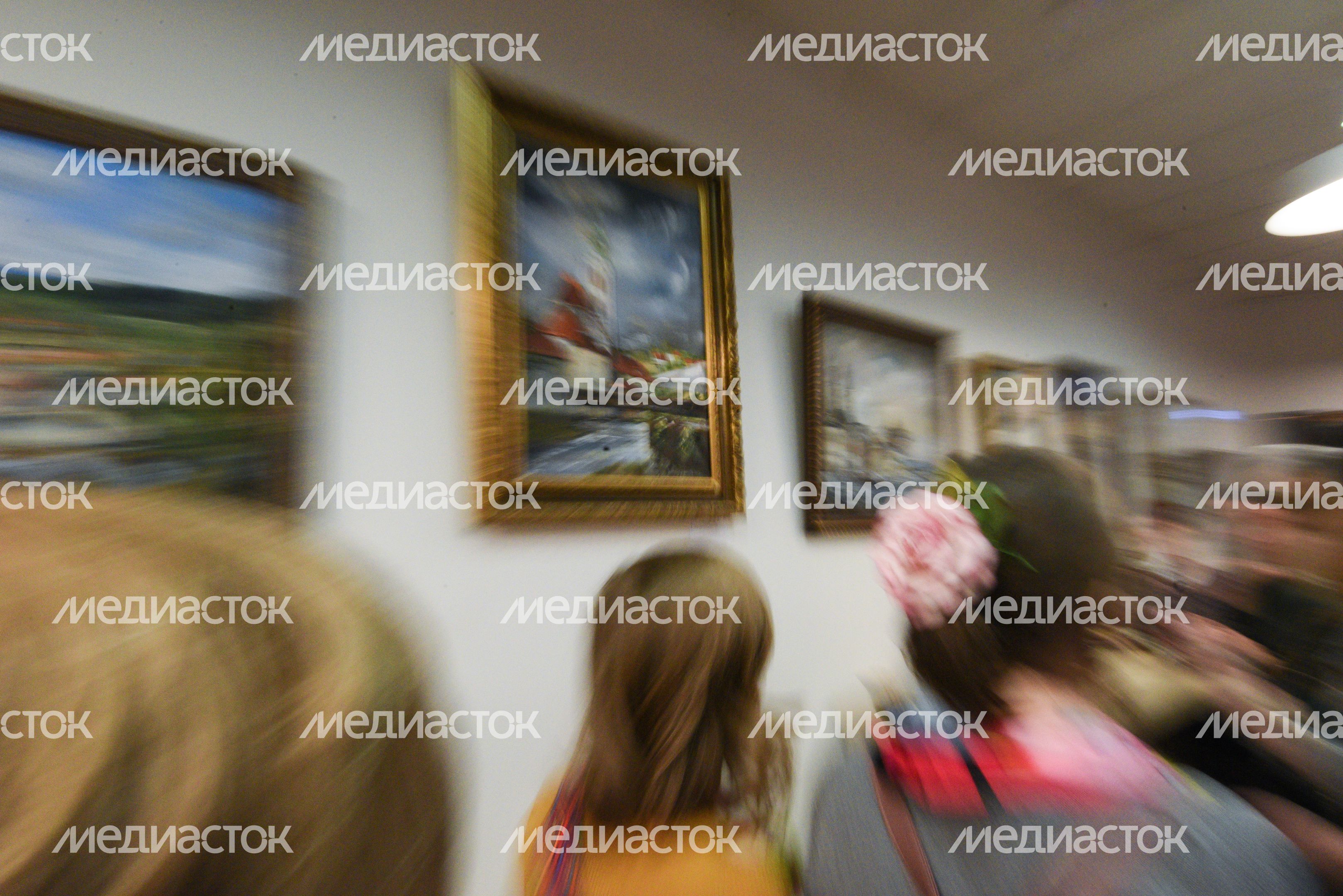 Открытие выставки «Европейские улицы» художника Ольги Шараповой в Москве