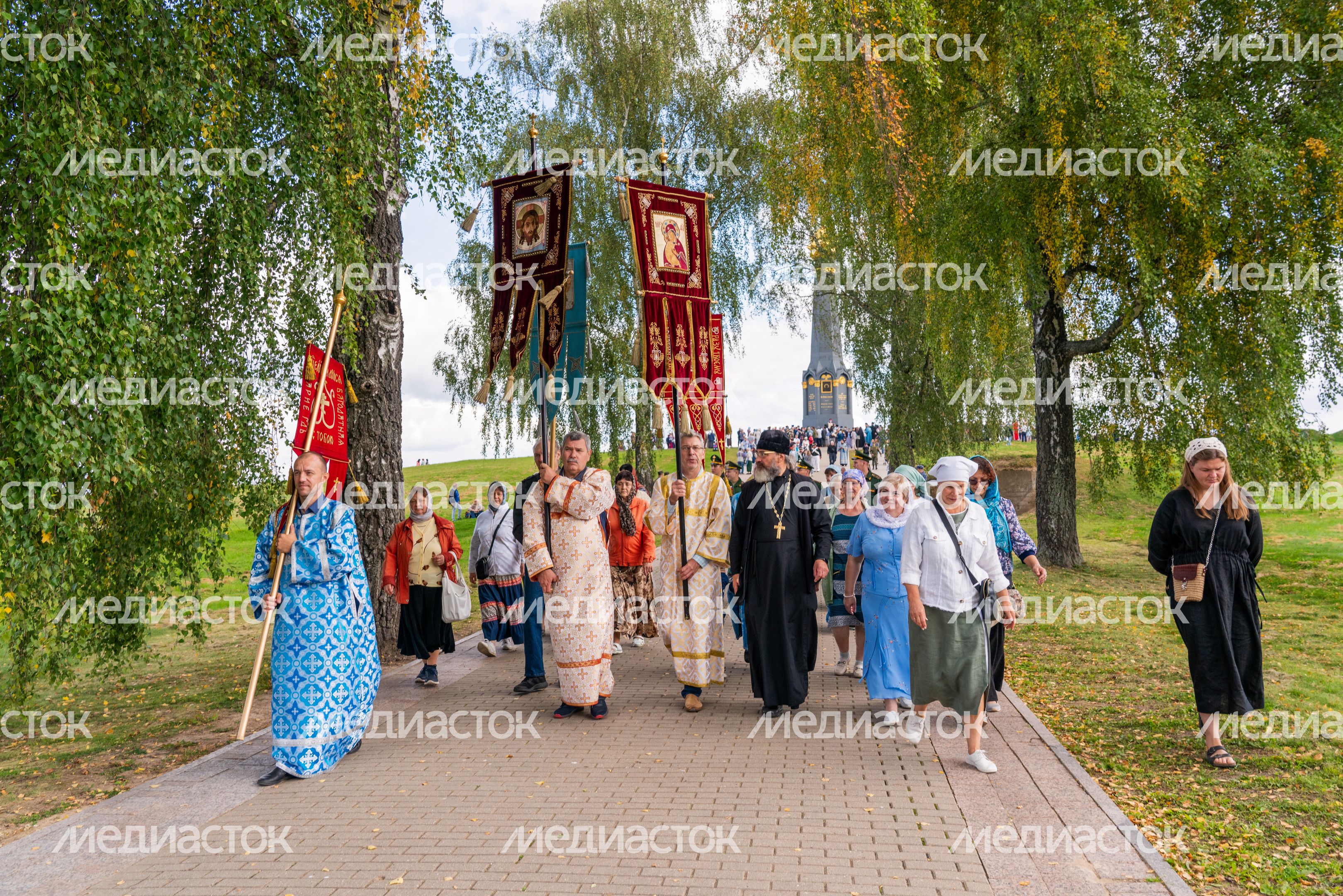 Крестный ход на памятных мероприятиях на Бородинском поле в День воинской славы России
