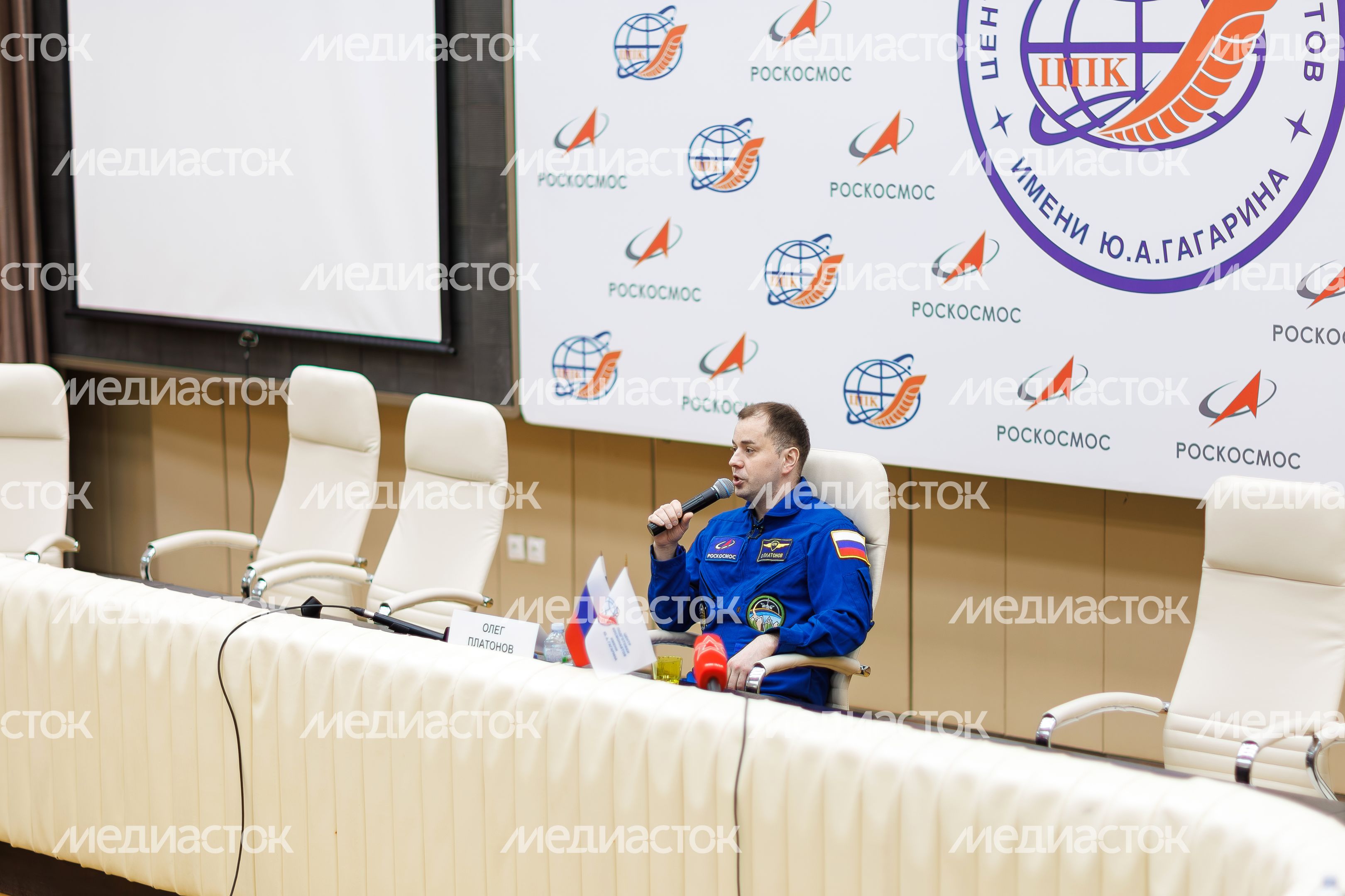 Космонавт Роскосмоса Олег Платонов на пресс-конференции в Звездном городке Космонавт Роскосмоса Олег Платонов на пресс-конференции в Звездном городке