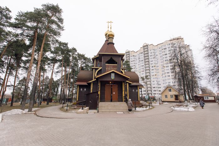 Деревянная церковь Троицы Живоначальной в рабочем поселке Октябрьский в округе Люберцы