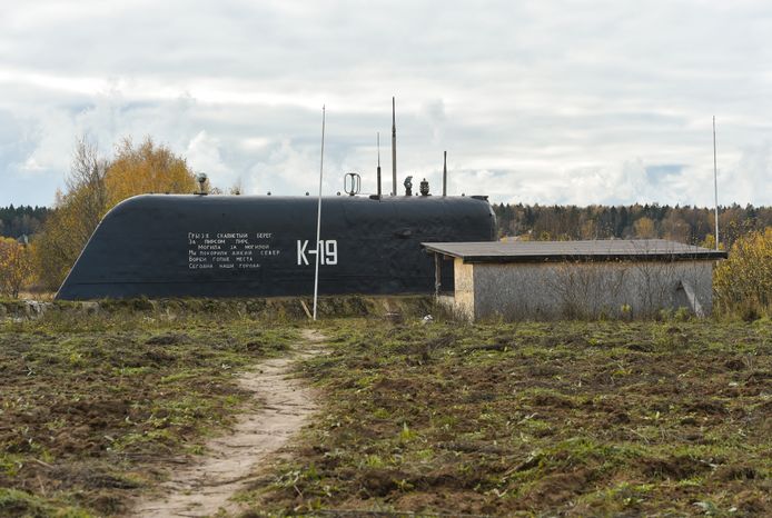 Памятник подводной лодке К-19 и виды села Никульское