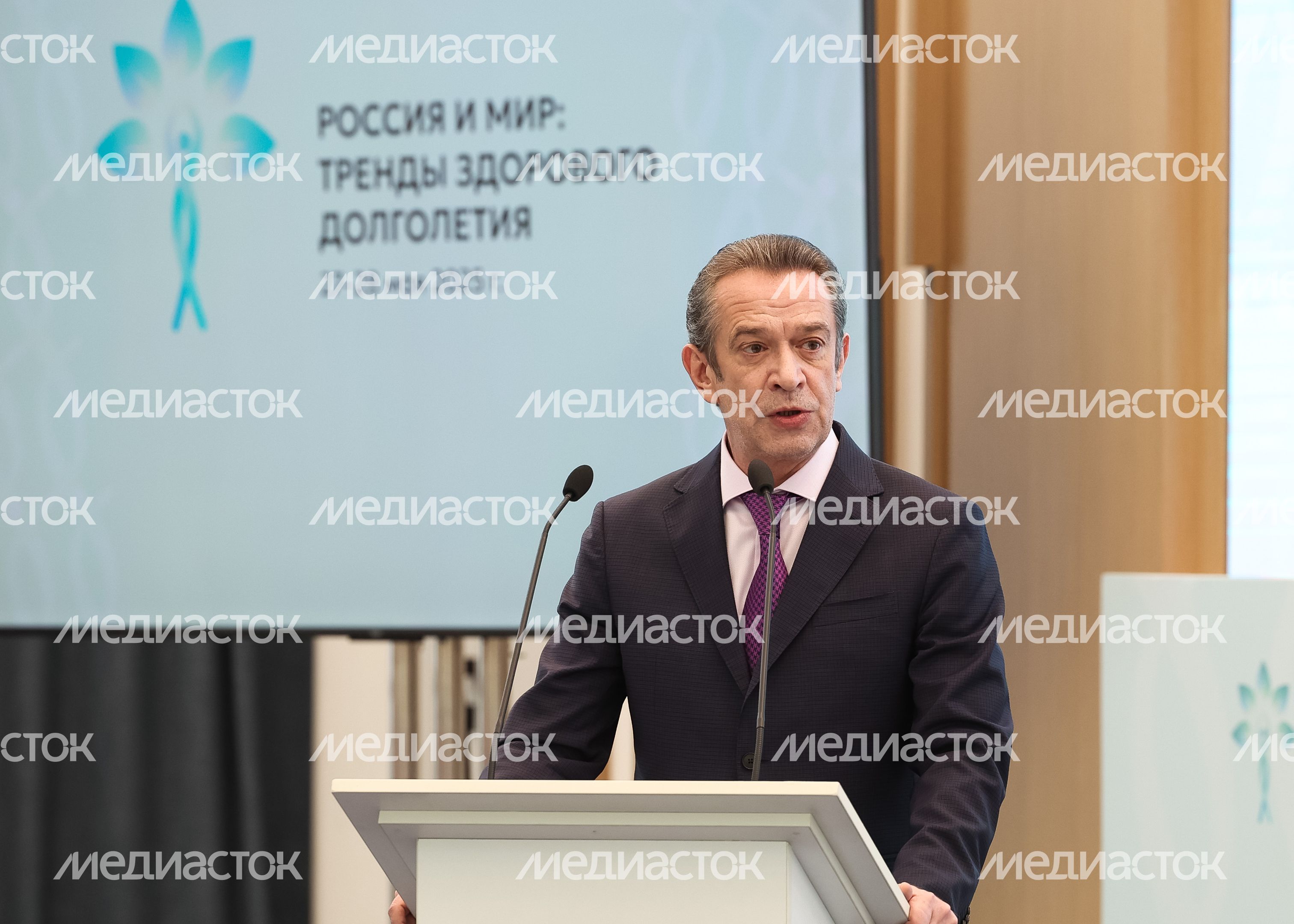 Владимир Машков на пленарной сессии форума "Россия и мир: тренды здорового долголетия" Владимир Машков на пленарной сессии форума "Россия и мир: тренды здорового долголетия"