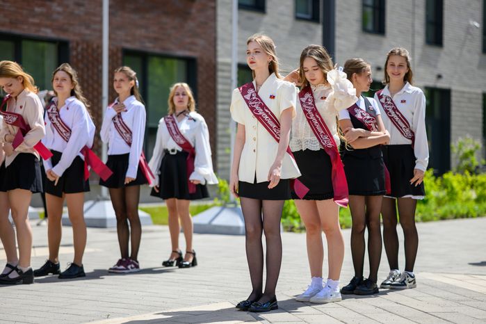 Последний звонок в гимназии №41 - корпусе «Феникс» в ЖК «Жулебино парк» города Люберцы