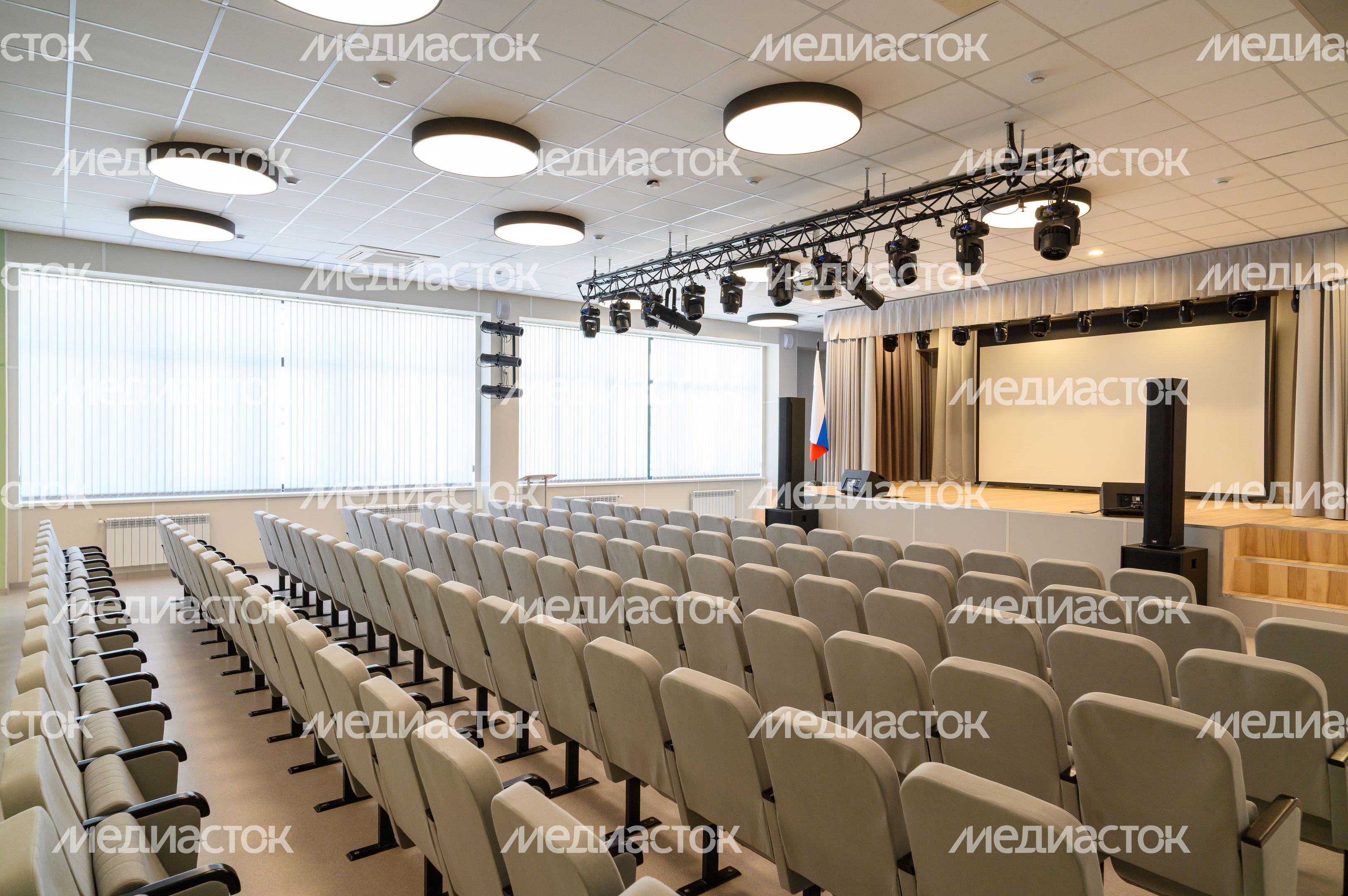 Актовый зал средней школы №14 после капитального ремонта в Коломне Актовый зал средней школы №14 после капитального ремонта в Коломне