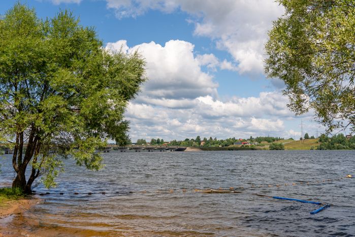 Пляж у Озернинского водохранилища вблизи деревни Нововолково Рузского округа