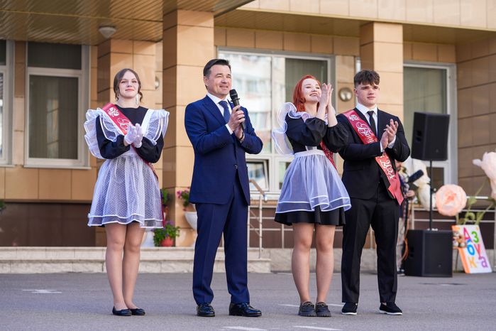 Губернатор поздравил выпускников реутовской СОШ №10 с последним звонком
