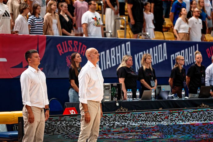 Тренеры сборной России по баскетболу на игре с командой Ирана